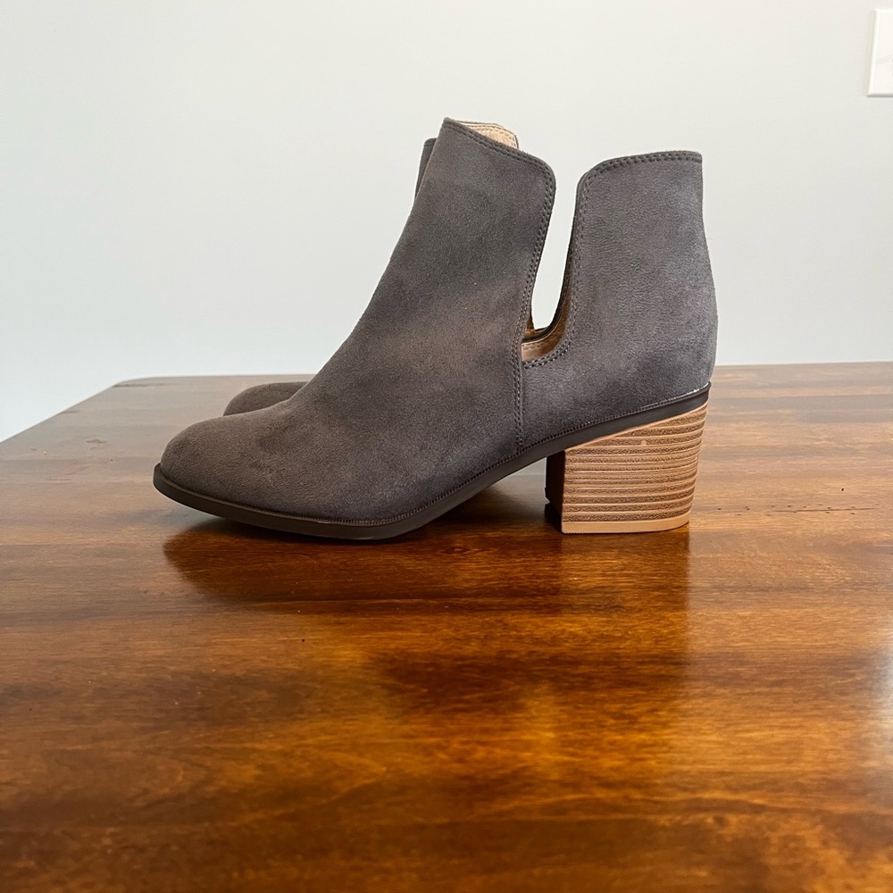JG Women’s Size 10 Heel boots. Never worn. NWOT.